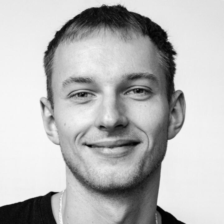 Porträt von Hannes Cord, lachend